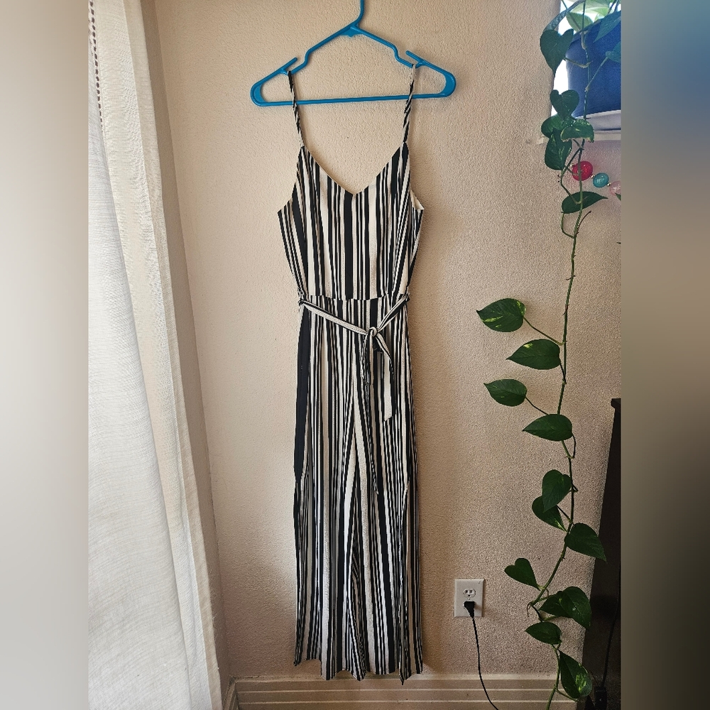 Monteau Black and White Sleeveless V-Neck Jumpsuit